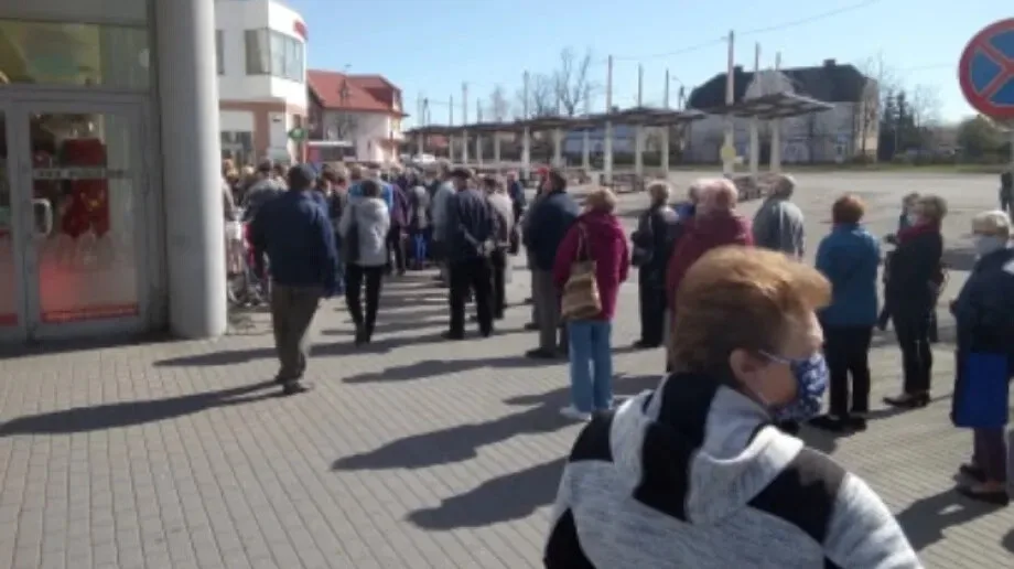 W Ostrowi rozdawane są maseczki ochronne