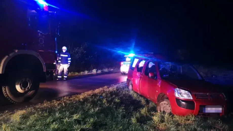 Dwie osoby poszkodowane w nocnym wypadku w Ślepowronach