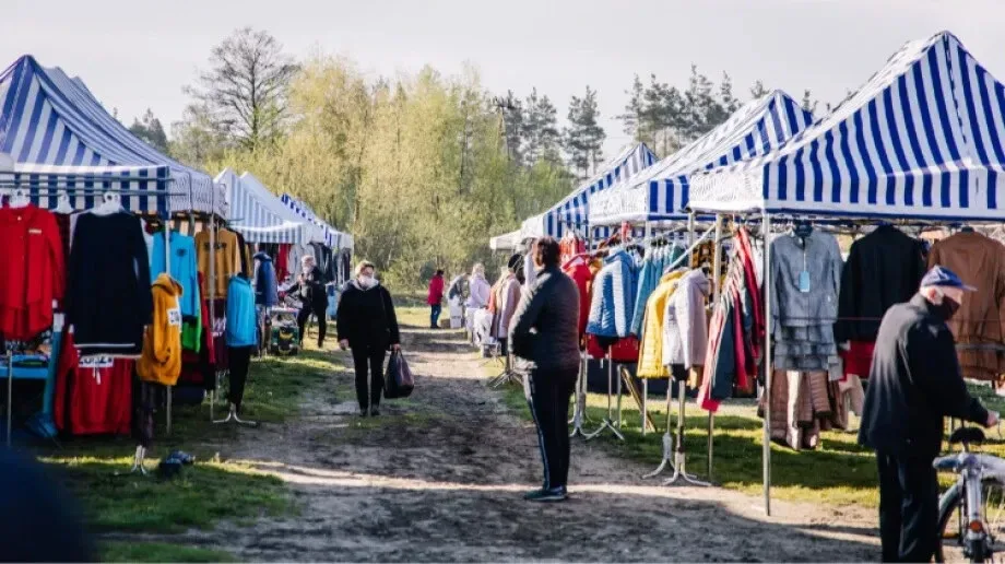Targowisko przy ulicy Broniewskiego otwarte