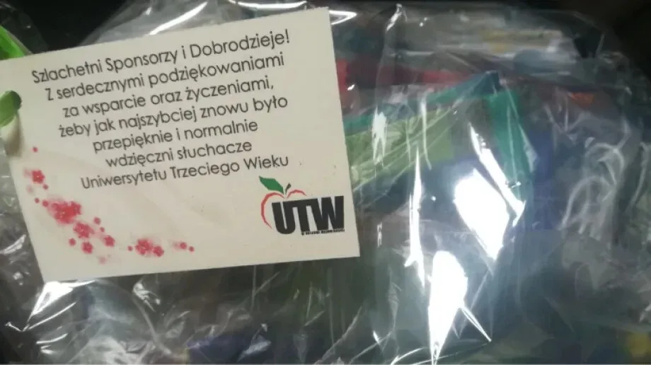 Przyłbice i maseczki dla ostrowskiej policji