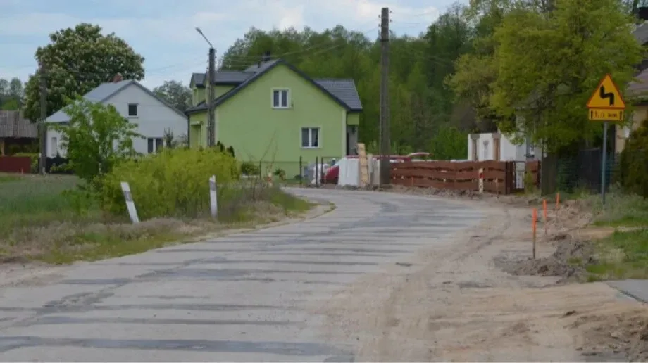 Rozpoczęcie przebudowy drogi gminnej w Poniatowie 