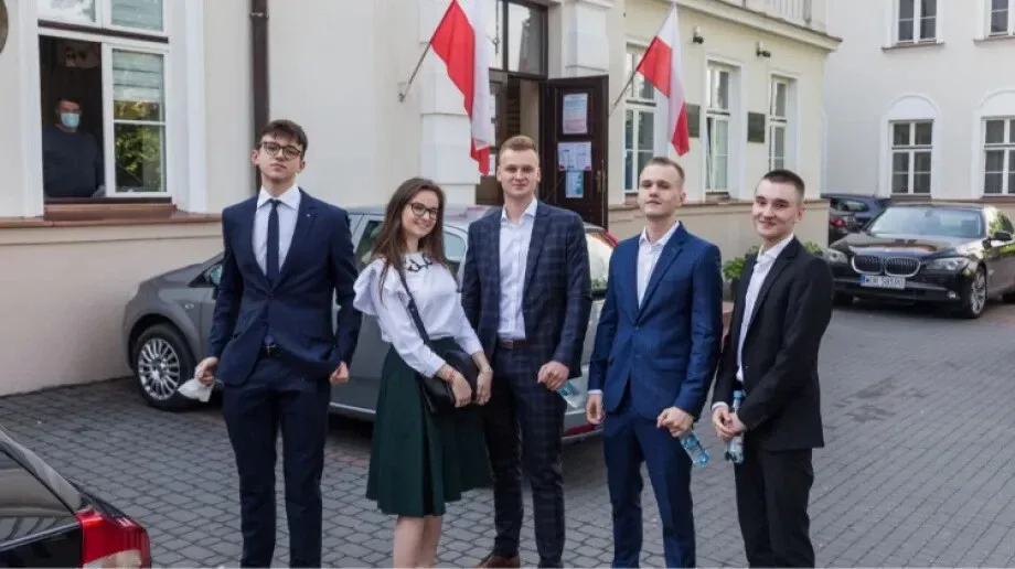 Ostrowscy maturzyści przystąpili do egzaminu dojrzałości (zdjęcia)
