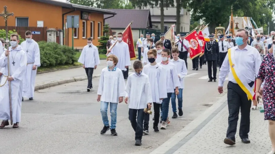 Procesje Bożego Ciała przeszły ulicami miasta (zdjęcia, wideo)