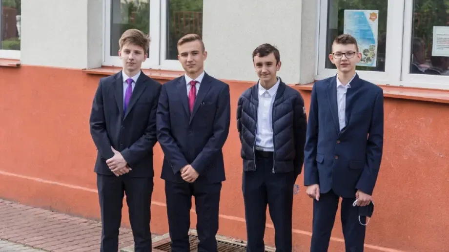 Ósmoklasiści dziś mierzą się z matematyką (zdjęcia)