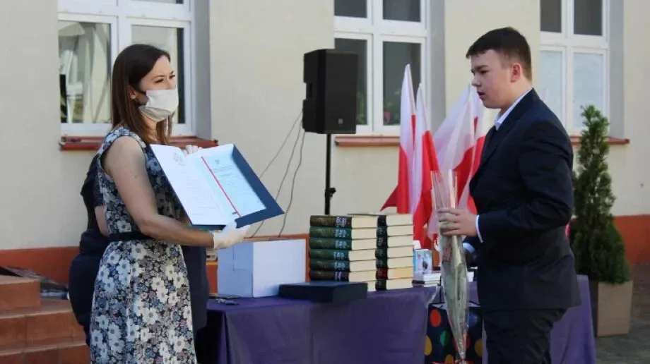 Pożegnanie uczniów w ostrowskiej 'jedynce' (zdjęcia)