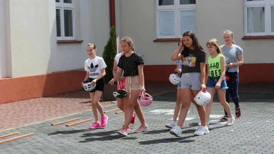 Uczniowie ostrowskiej 'jedynki' zmierzyli się z egzaminem na kartę rowerową