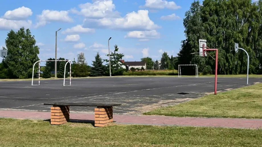 Podpisano umowe na przebudowe boiska w Broku