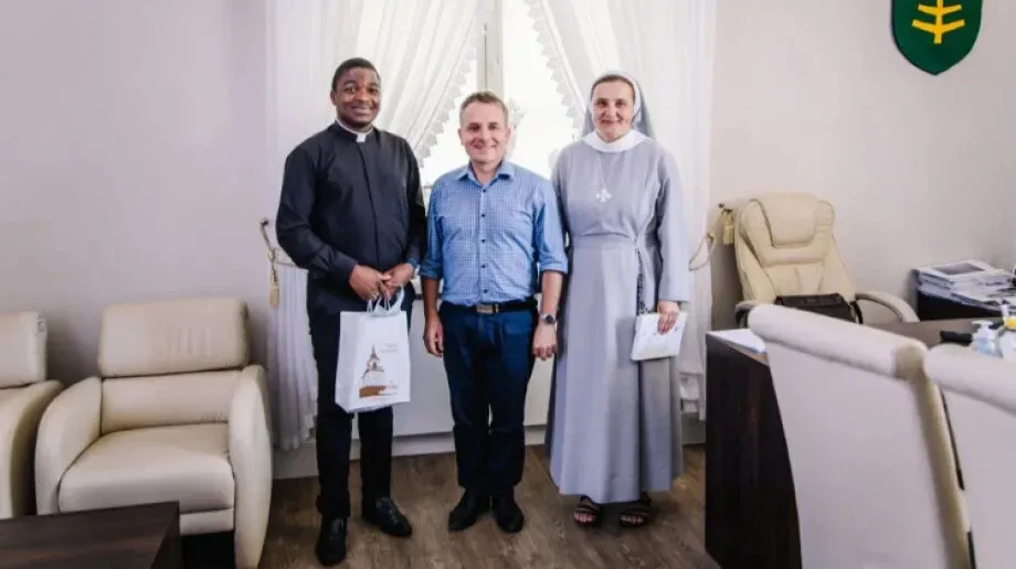 Ksiądz z Malawi z wizytą w ratuszu
