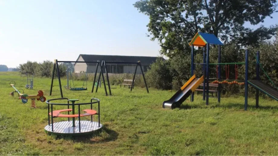 Stary Lubotyń: Modernizacja i budowa nowych placów zabawa 