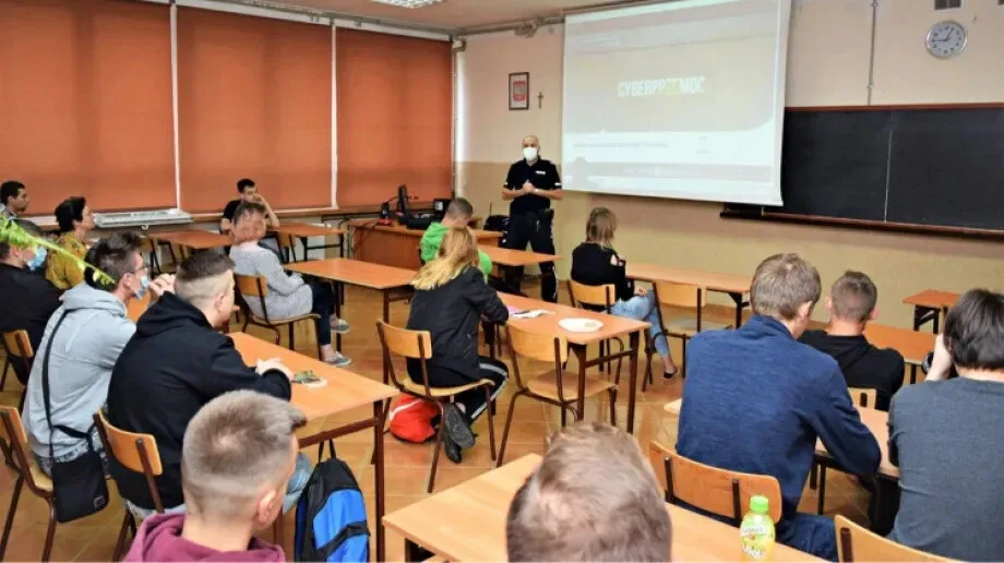 'Cyberprzemoc' - cykl spotkań z przedstawicielem Policji