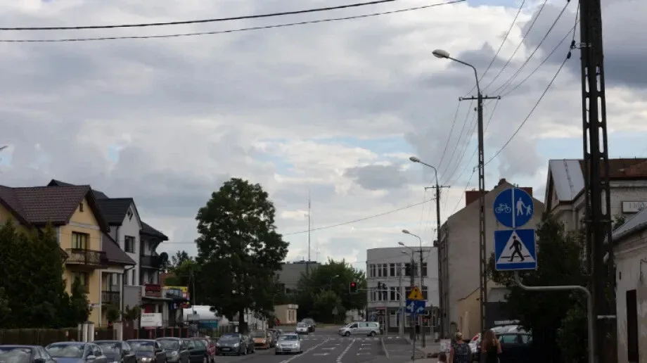 Niedziela i poniedziałek ciepłe, ale z przelotnymi odpadami deszczu i burzami