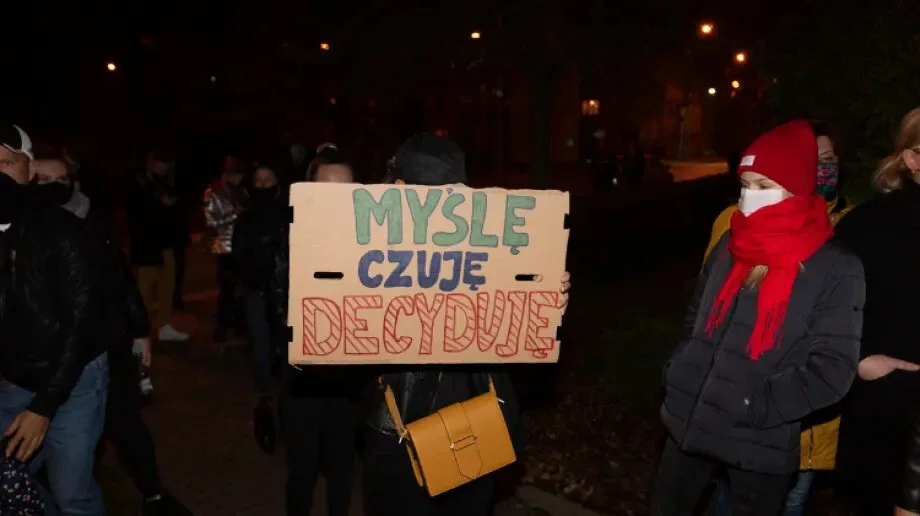 Strajk kobiet w Ostrowi Mazowieckiej. Skandaliczne zachowanie części uczestników (zdjęcia, wideo)