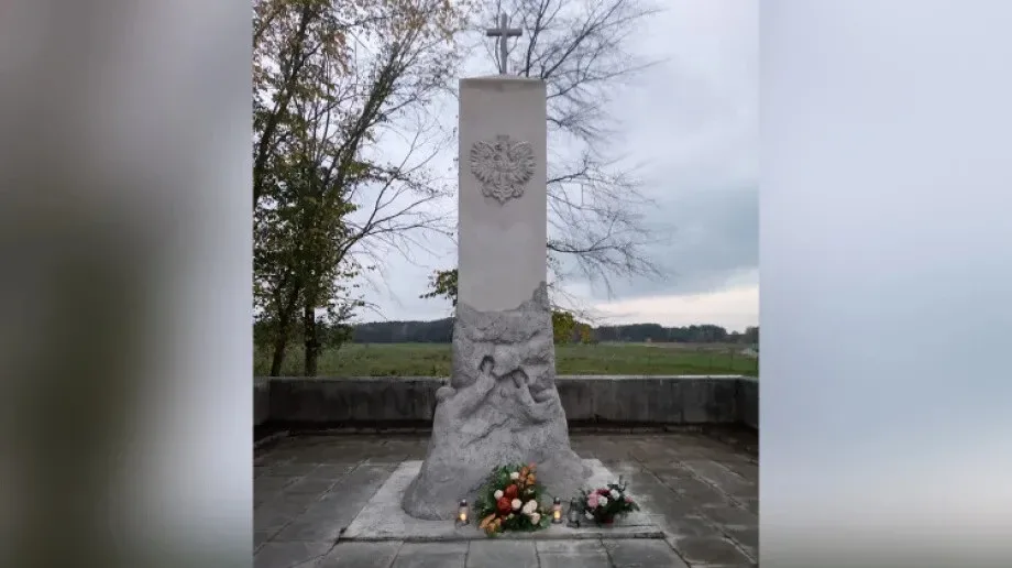 Renowacja pomnika w Kozikach