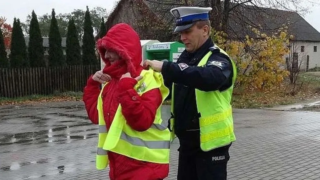 Policja apeluje o noszenie odblasków