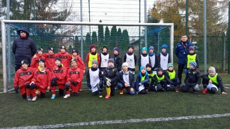 Dwa sparingi piłkarskich roczników MKS-u Ostrowianki
