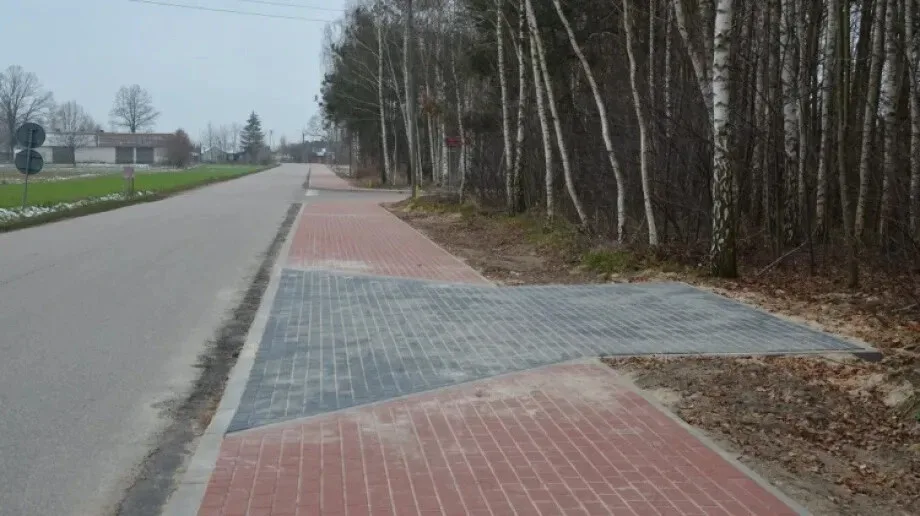 Budowa ciągów pieszo-rowerowych przy drodze 2653W zakończona