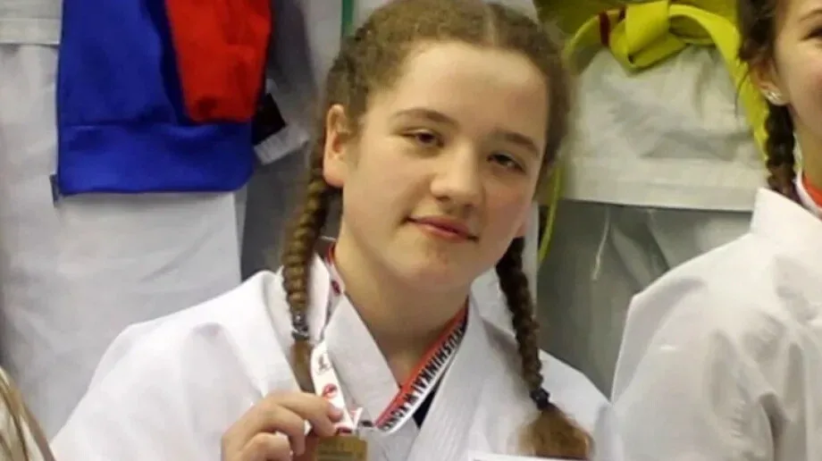 Katarzyna Lisiewska z medalami w karate