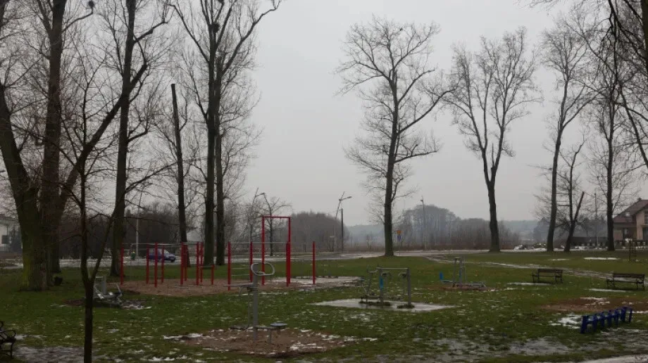 W piątek możliwe przejaśnienia. Opady śniegu głównie na zachodzie i południu