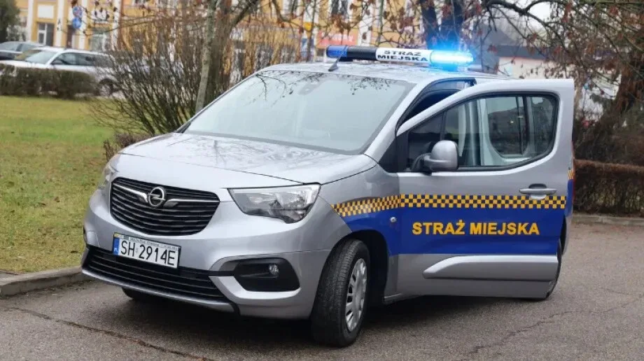 Straż Miejska z nowym radiowozem