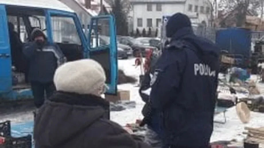 Policjanci z profilaktyczną akcją na ostrowskim targu