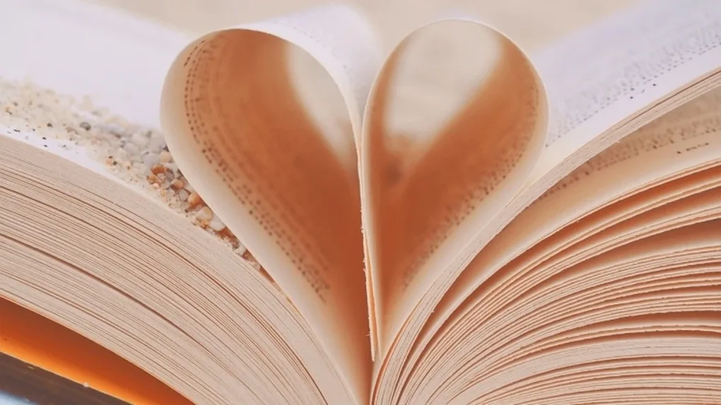 'Love story z książką'. Biblioteka w Wąsewie zaprasza na walentynkową akcję