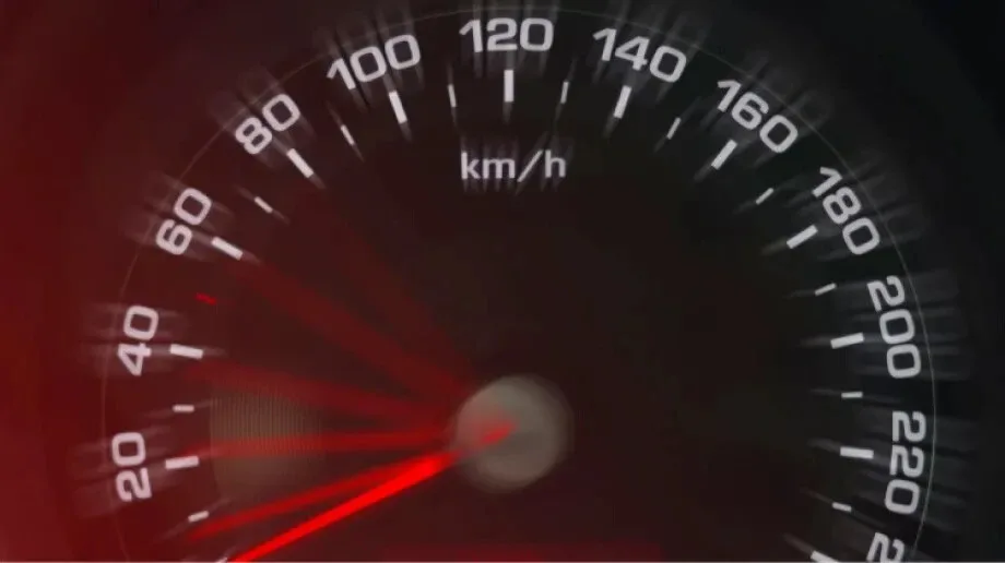 Ponad 100 km/h w terenie zabudowanym. 28-letni Ukrainiec bez prawa jazdy na trzy miesiące