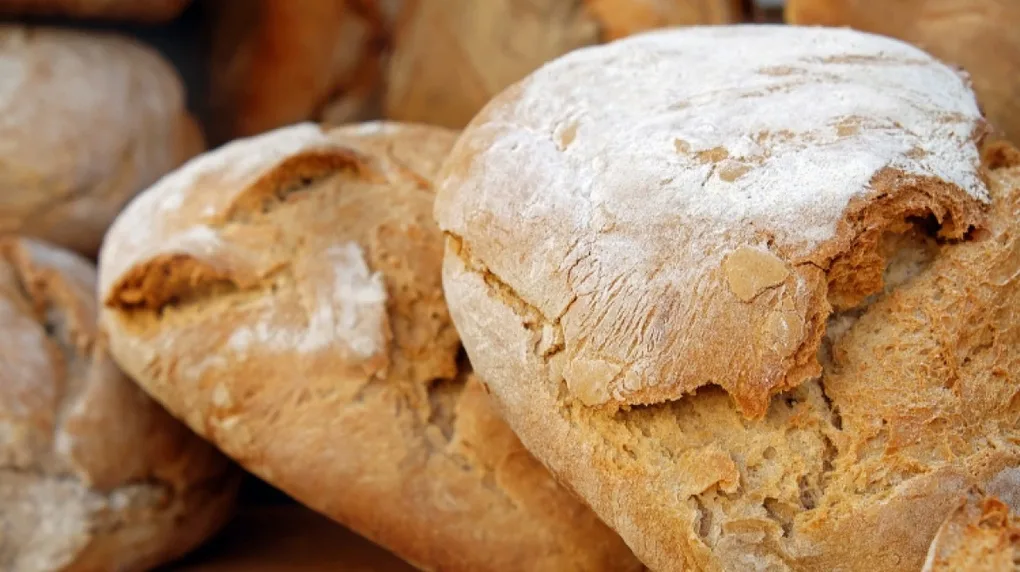 Gdzie w Ostrowi Mazowieckiej wydawane są paczki żywnościowe?