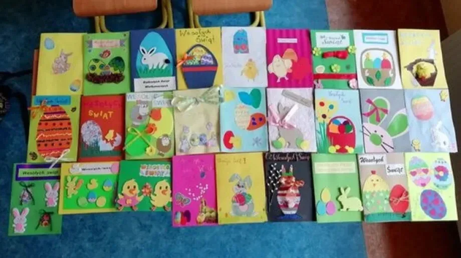 Uczniowie SP2 przygotowali kartki świąteczne dla ostrowskich medyków