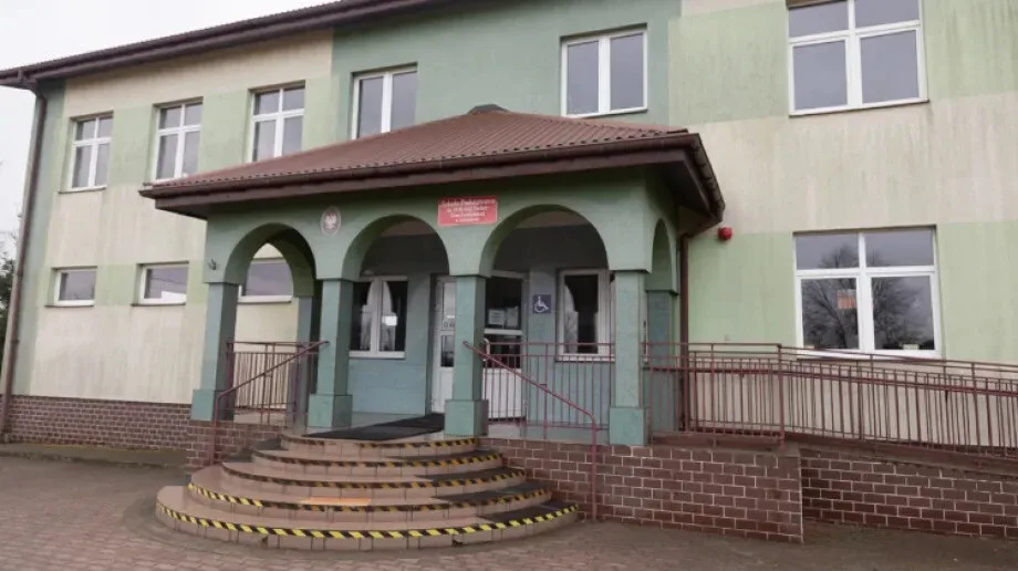 Sprzęt, oprogramowania i szkolenia. Wsparcie dla Szkoły Podstawowej w Andrzejewie