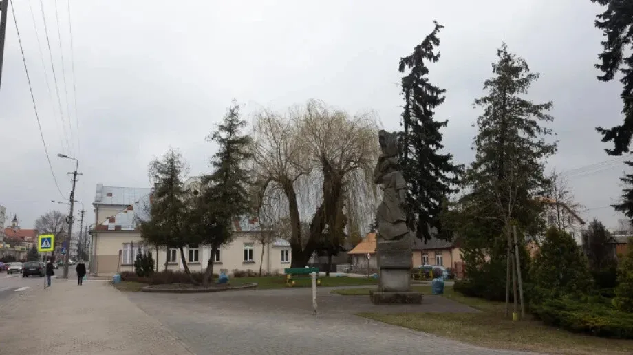 Poniedziałek będzie ciepły z przelotnymi opadami deszczu