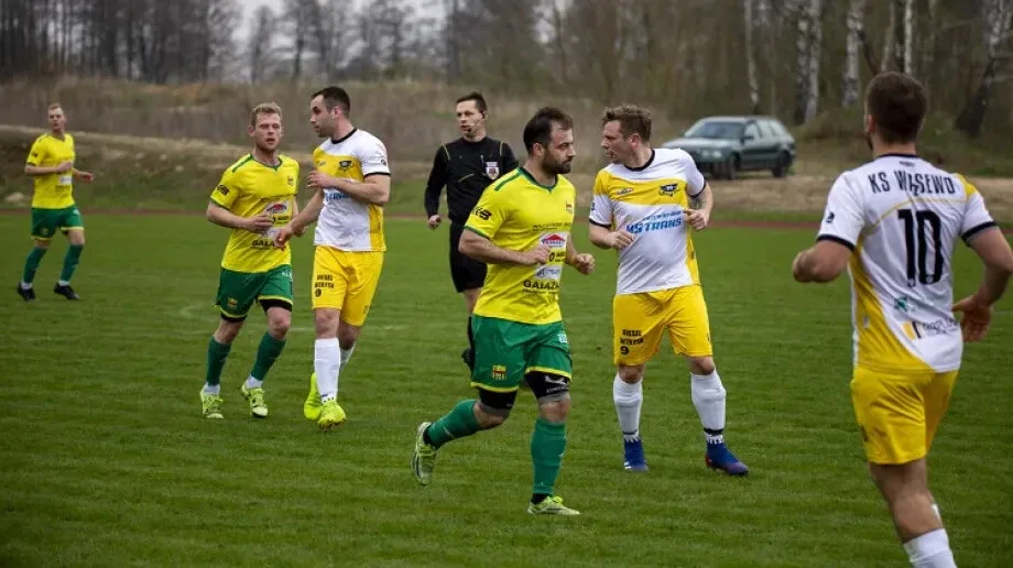 Status quo na górze. Derby na remis