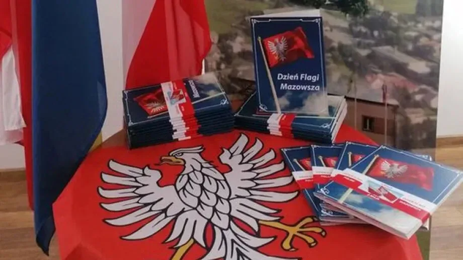 Flaga województwa mazowieckiego w gminie Wąsewo