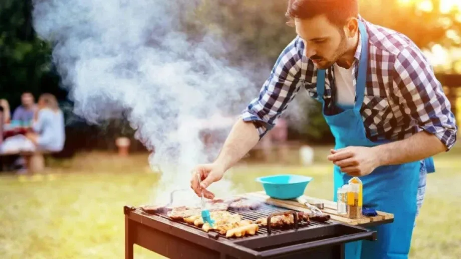 8 niezbędnych rzeczy podczas grillowania