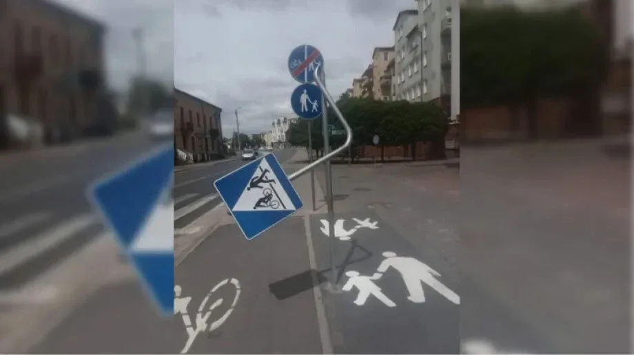 Znak drogowy przy ulicy Duboisa zniszczony