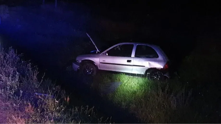Strażacy zastali dwa samochody w pobliskich rowach bez kierowców i ewentualnych pasażerów