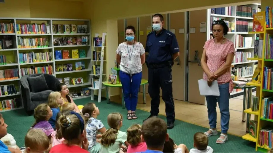 Bezpieczne wakacje z Biblioteką Publiczną w Broku