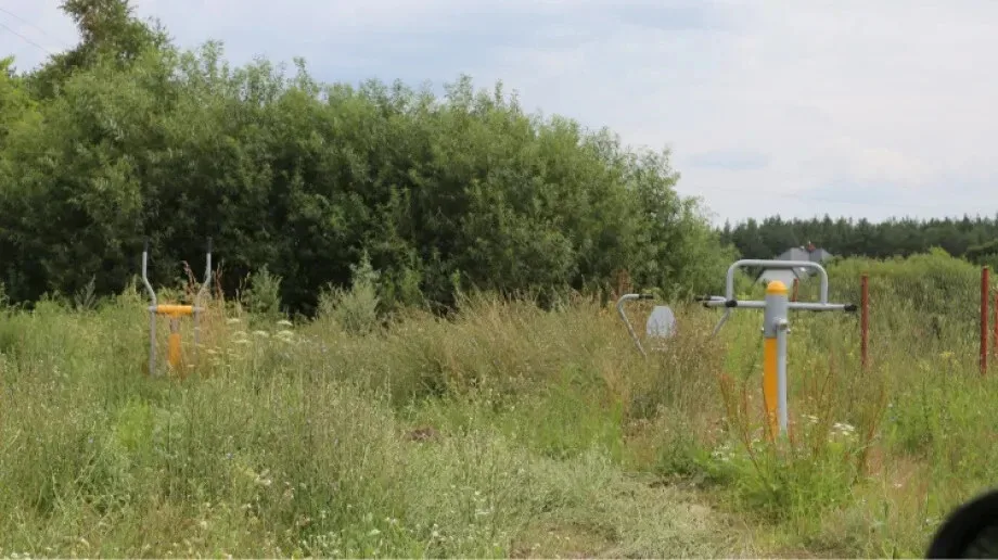 Zaniedbane obiekty rekreacyjne w miejscowości Stok (zdjęcia)