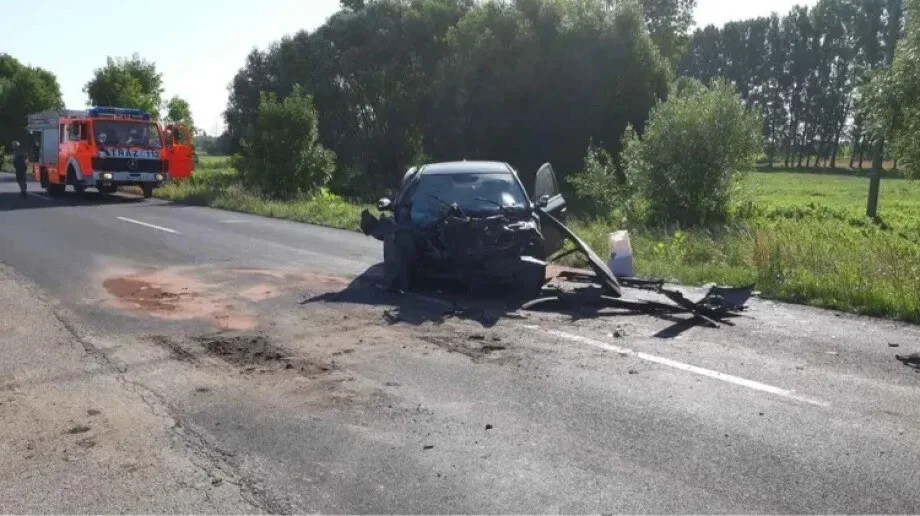 Zderzenie auta z ciężarówką. Jedna osoba trafiła do szpitala
