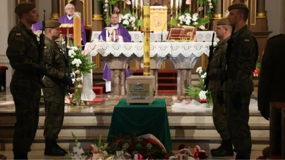 Uroczysty pogrzeb żołnierza w Ostrowi Mazowieckiej (zdjęcia)