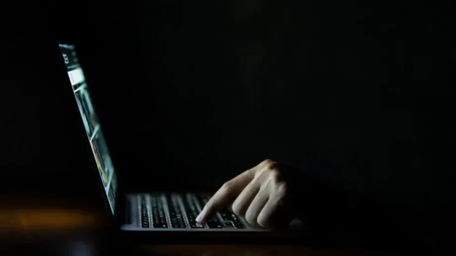 Kolejni mieszkańcy powiatu ostrowskiego ofiarami oszustw internetowych