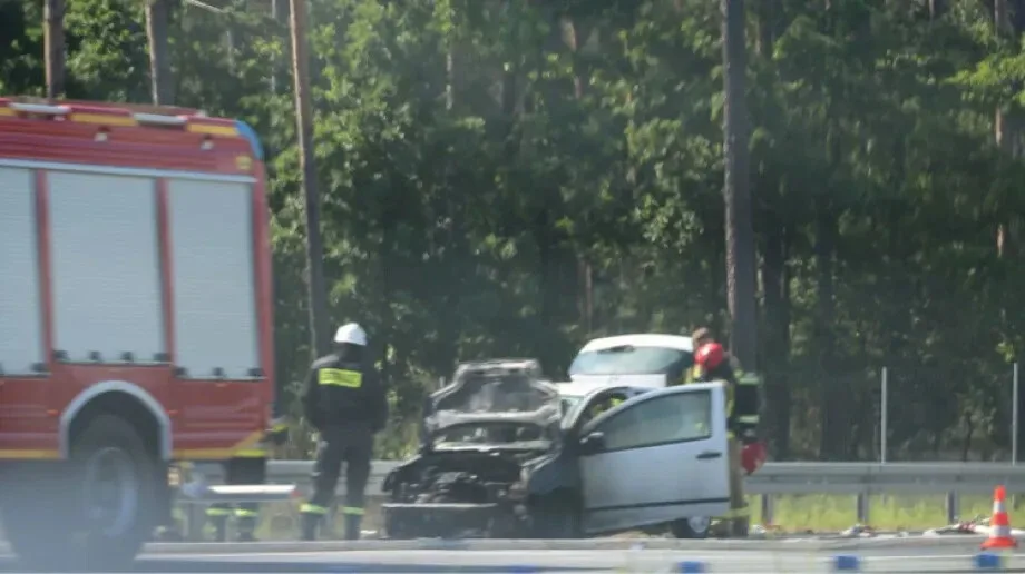 Pożar samochodu na drodze S8 w pobliżu miejscowości Nowa Osuchowa (zdjęcia)