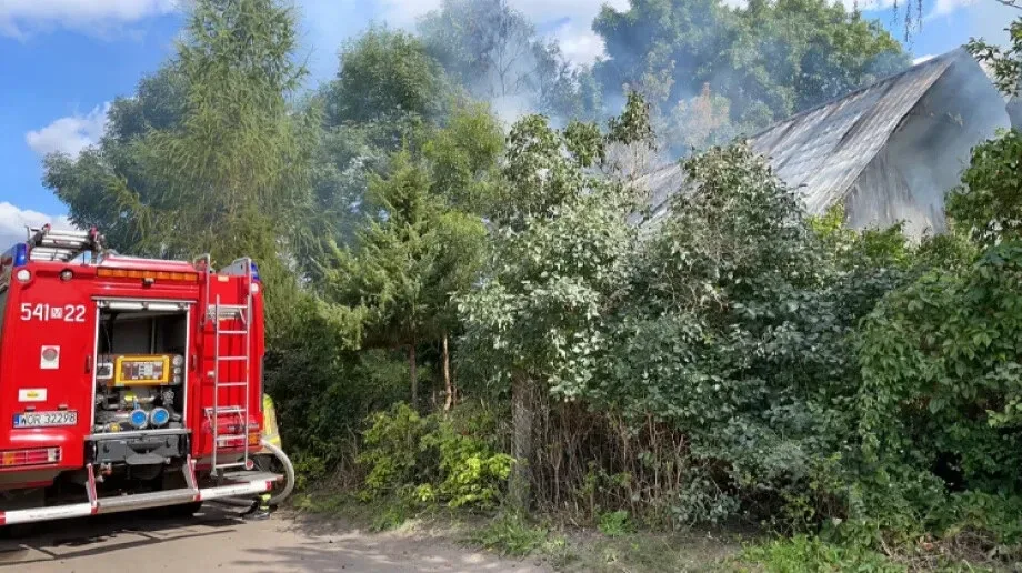 Pożar domu jednorodzinnego przy ulicy Bema w Ostrowi Mazowieckiej 