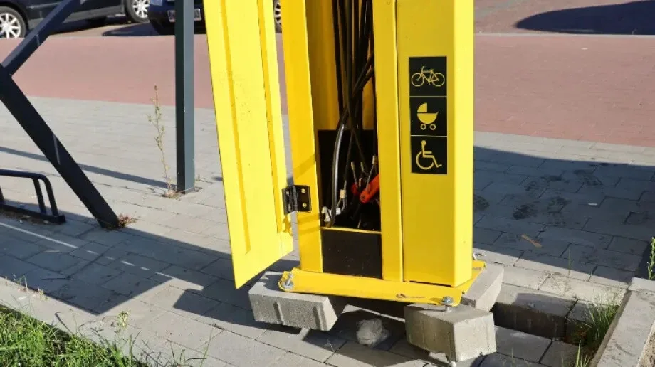 Wandale w akcji. Zniszczyli stacje rowerów