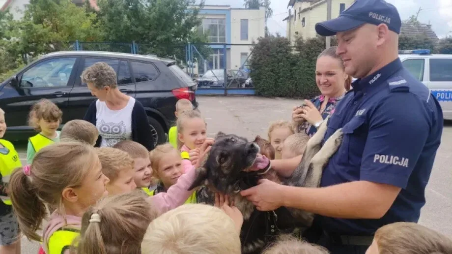 Przedszkolaki z wizytą na ostrowskiej komendzie