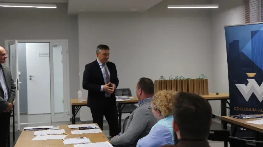 Spotkanie rekrutacyjno-organizacyjne dotyczące studiów podyplomowych Executive MBA w Wąsewie (zdjęcia) 