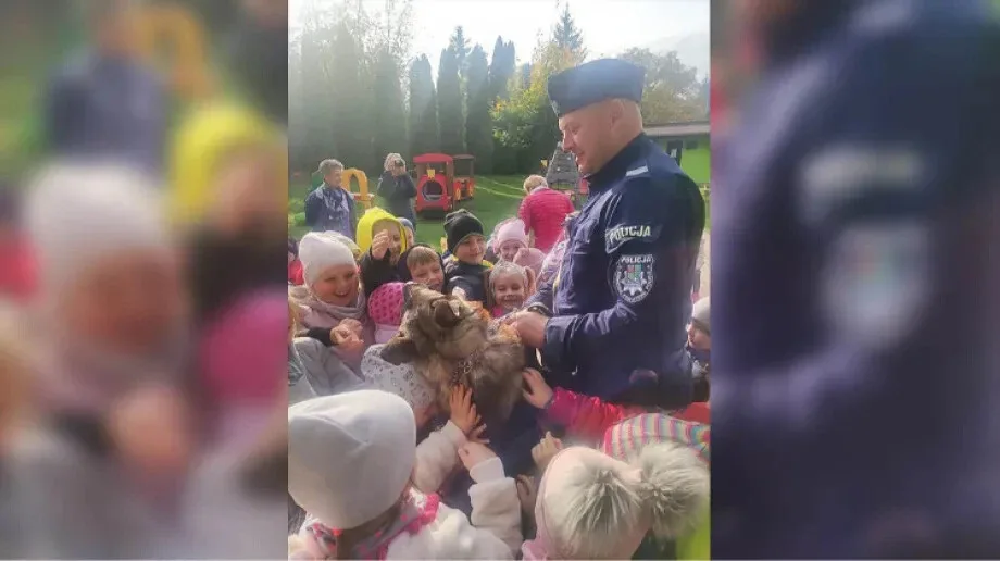 Pies służbowy 'Jason' z odwiedzinami u ostrowskich przedszkolaków 