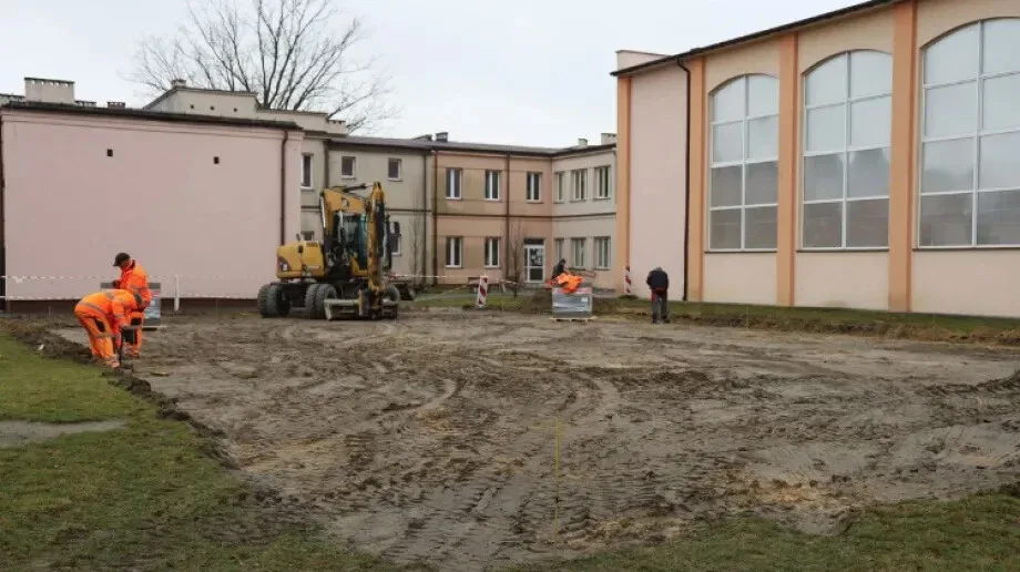 Trwają prace nad budową boiska