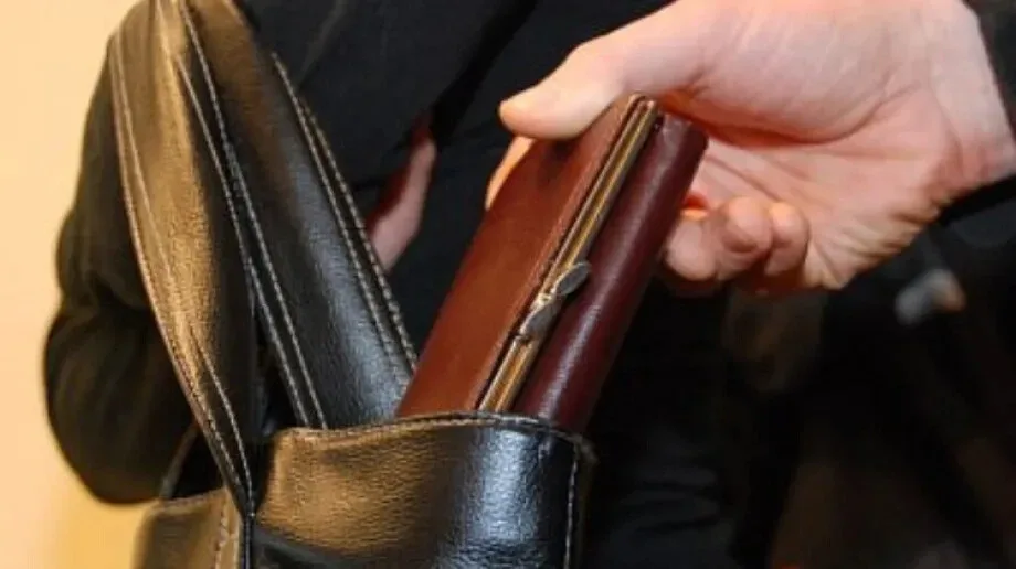 Policjanci apelują: zwiększ czujność podczas przedświątecznych zakupów 