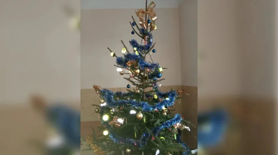 Odblaskowa choinka pojawiła się ponownie w ostrowskiej komendzie