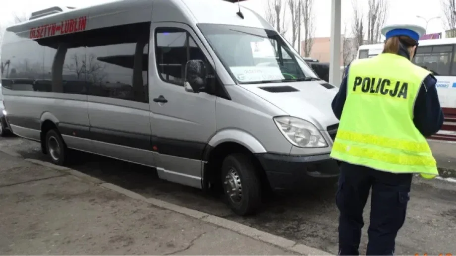 Ostrowscy policjanci kontrolują busy i autobusy